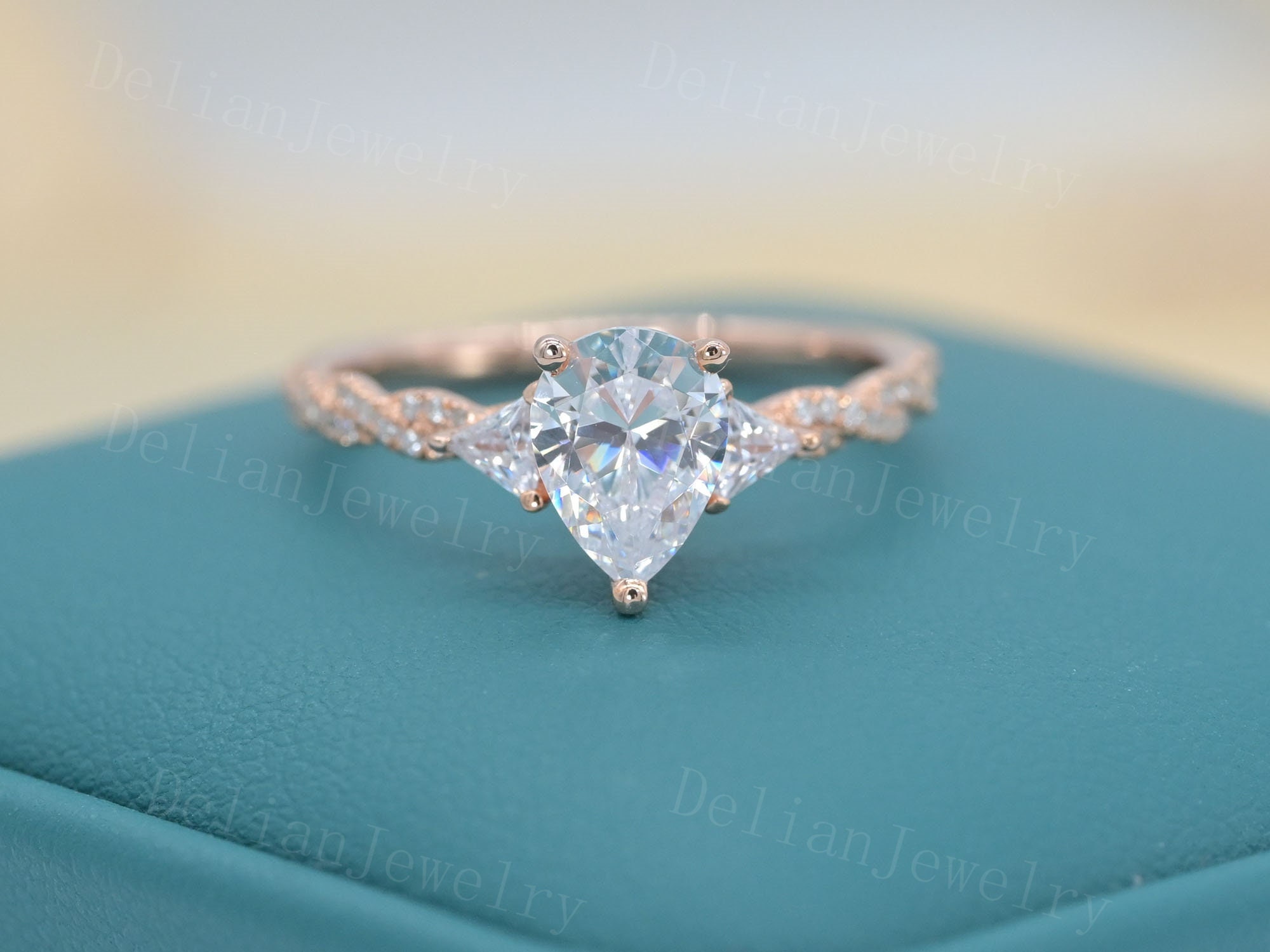 Vintage Moissanite Engagement Rings Golden Pear Engagement Rings Halo Diamond Mosaic Rings Twisted Bridal Rings Art Deco Promise Rings