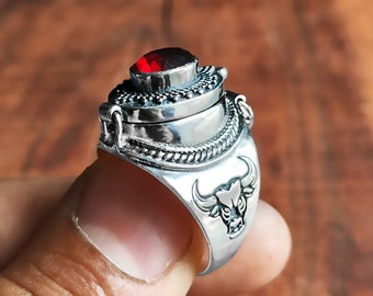 Poison Ring, Vintage Poison Ring, Openable Ring, Silver Box Ring, Heart Ring, Secret Ring, Poisoner Ring, Bull Silver Plated Ring, Bull Ring