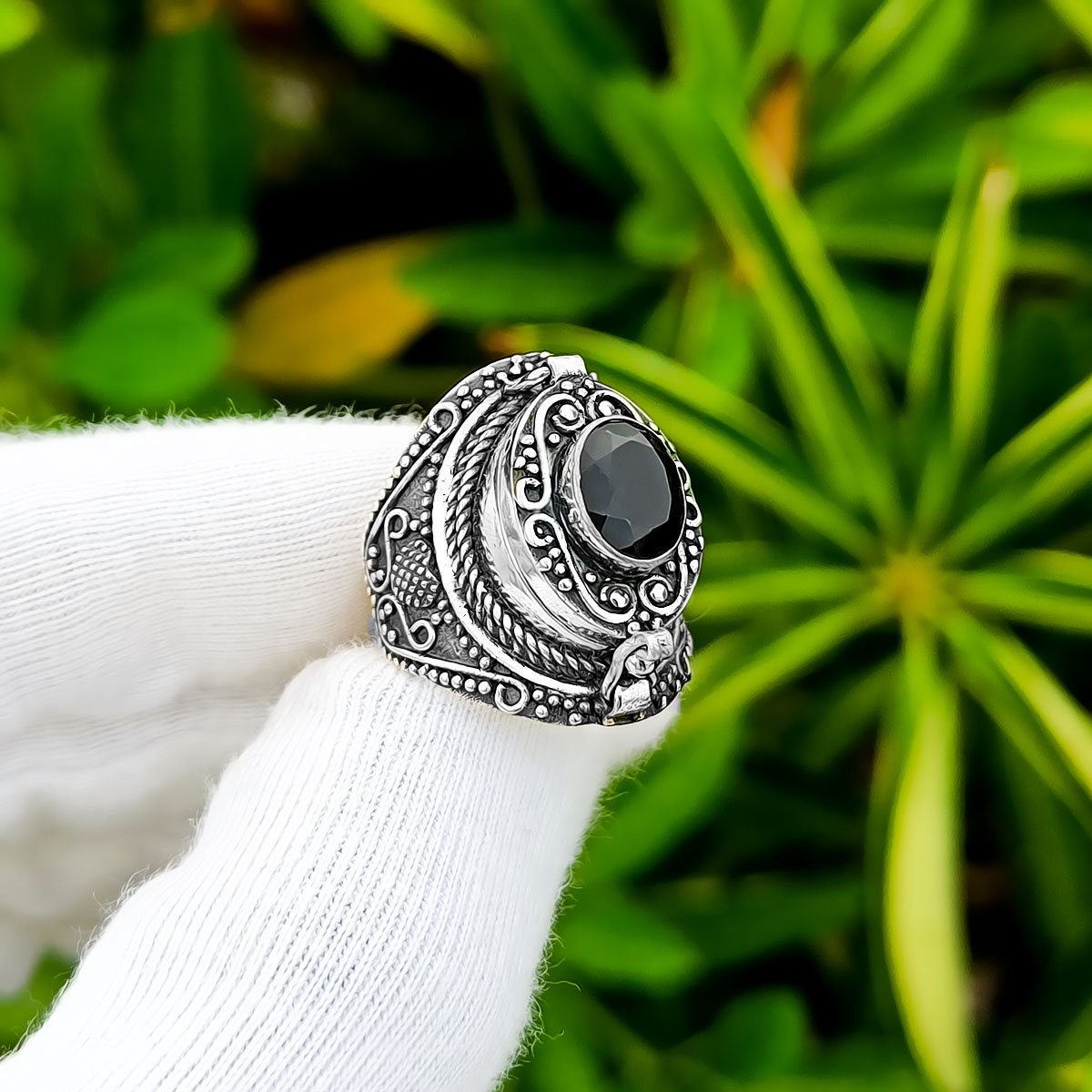 Vivienne Westwood vivienne westwood poison orb ring | Grailed