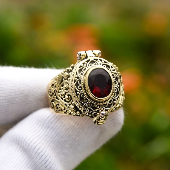 Brass Poison Ring Secret Compartment Medieval Box Silver Box Historical Ring Container Jewelry Poisoner Ring 18K Gold Plated