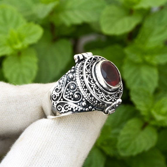 Poison Ring , Secret Compartment , Medieval Box , Silver Box , Historical , Container Jewelry , Poisoner Ring , 925 Sterling Silver Plated