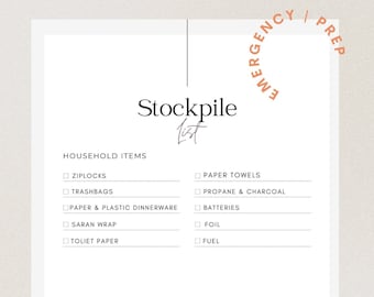 Könnte beinhalten: Eine Checkliste mit dem Titel "Stockpile List" mit einem braunen Kreis, auf dem in weißer Schrift "Emergency Prep" steht. Die Checkliste ist in zwei Spalten unterteilt: "Household Items" und "Emergency Prep". Die unter "Household Items" aufgeführten Artikel sind: Ziplocks, Trashbags, Paper & Plastic Dinnerware, Saran Wrap und Toilet Paper. Die unter "Emergency Prep" aufgeführten Artikel sind: Paper Towels, Propane & Charcoal, Batteries, Foil und Fuel.