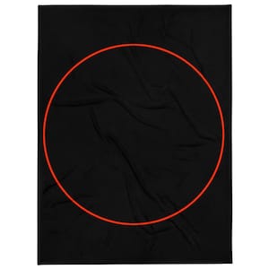 Può includere: Coperta nera con un grande cerchio arancione brillante al centro.