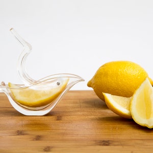 2 oz Clear Plastic Press Art Lemon and Lime Squeezer - 4 3/4 x 1 1