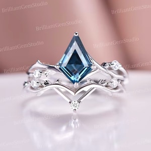 Kite Cut London Blue Topaz Engagement Ring Set Vintage Rose Gold Marquise Moissanite Ring Set December Birthstone Ring Anniversary Ring