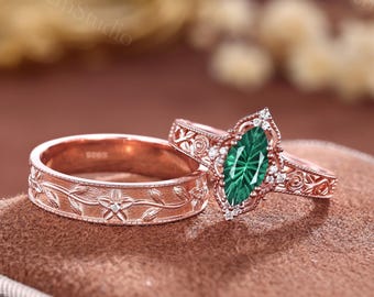 Ensemble de bagues pour couple vert marquise émeraude, alliance pour lui et pour elle, feuille de vigne florale, ensemble de bagues florales en or rose 14 carats, ensemble de bagues pour couple assorties