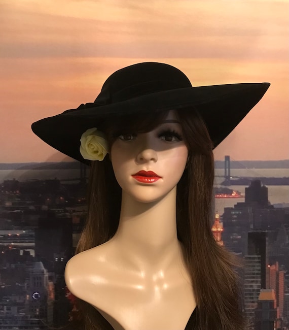 Beautiful vintage black velvet occasion hat by Ja… - image 1