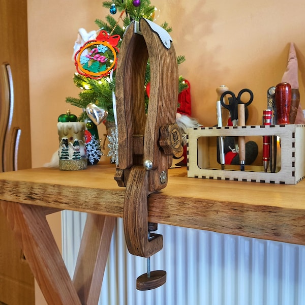 Lederzange Stitching Pony - Heftklammer für Lederarbeiten - Lederklammer Nussbaum gebeizt