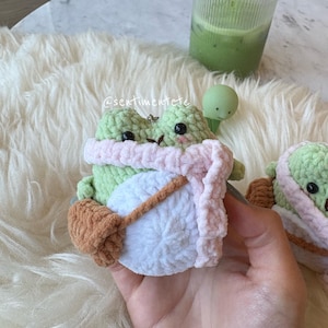 Crochet Frog Plush: Handmade Kawaii Amigurumi with Bag & Scarf
