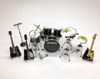 tambor miniatura pequeño y guitarra miniatura pequeña YAMAHAA BLACK serie atributo para accesorios figura de acción 1:12 para exhibición y regalo