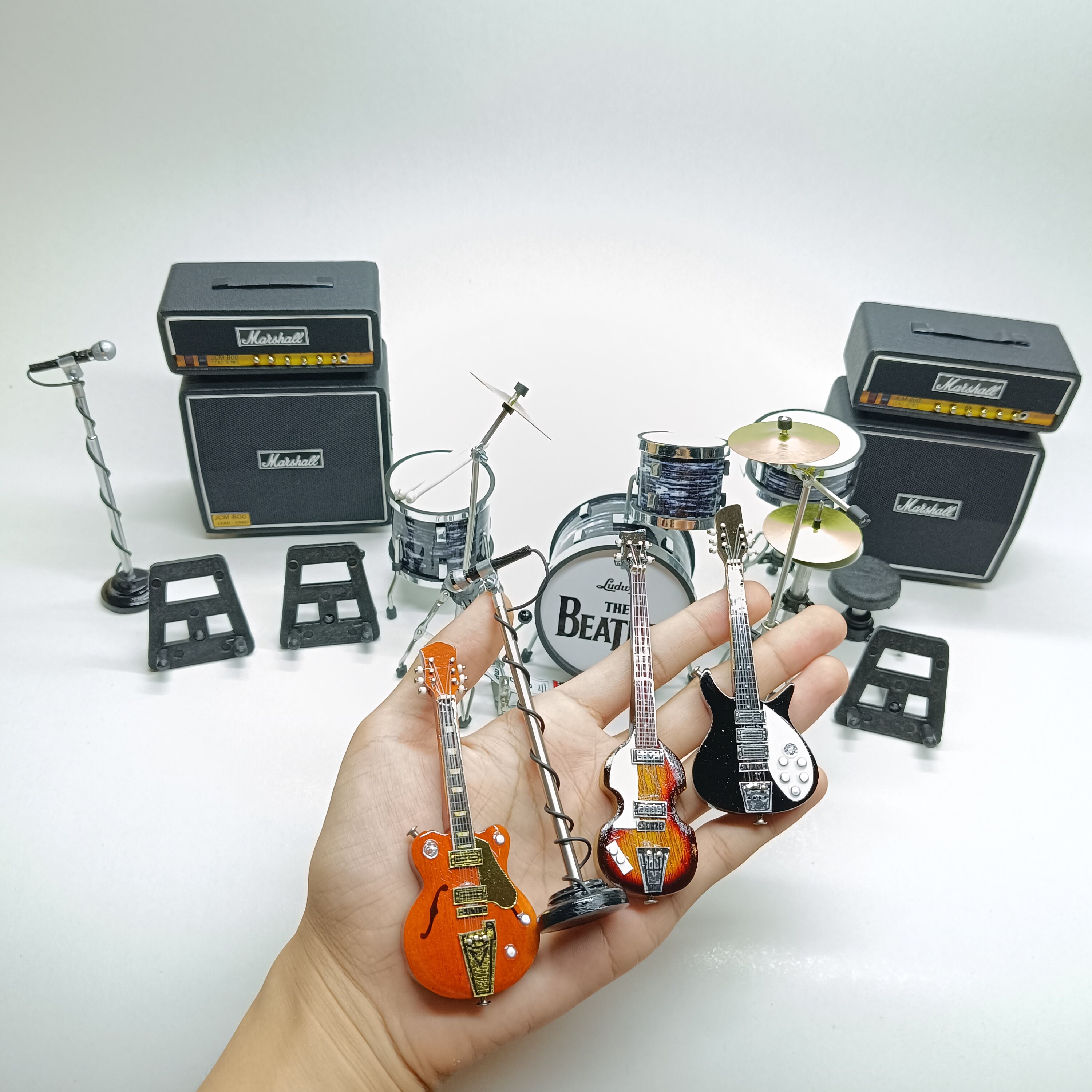 ビートルズ ミニチュア楽器セット：1/12スケールディスプレイ - Etsy 日本