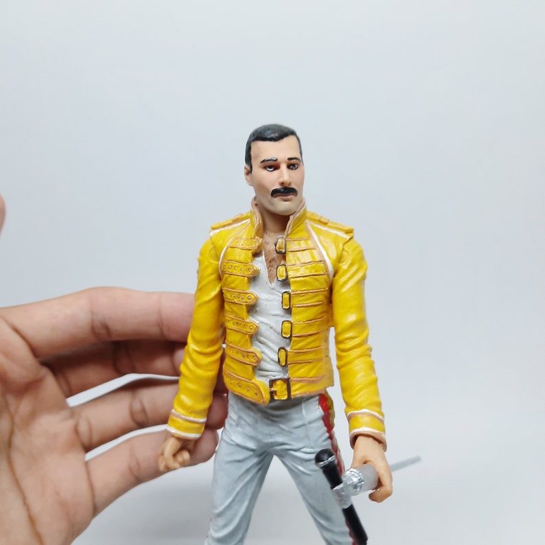 Freddie Mercury Action Figure: 1986 Magic Tour, 1/12 Scale Resin Statue