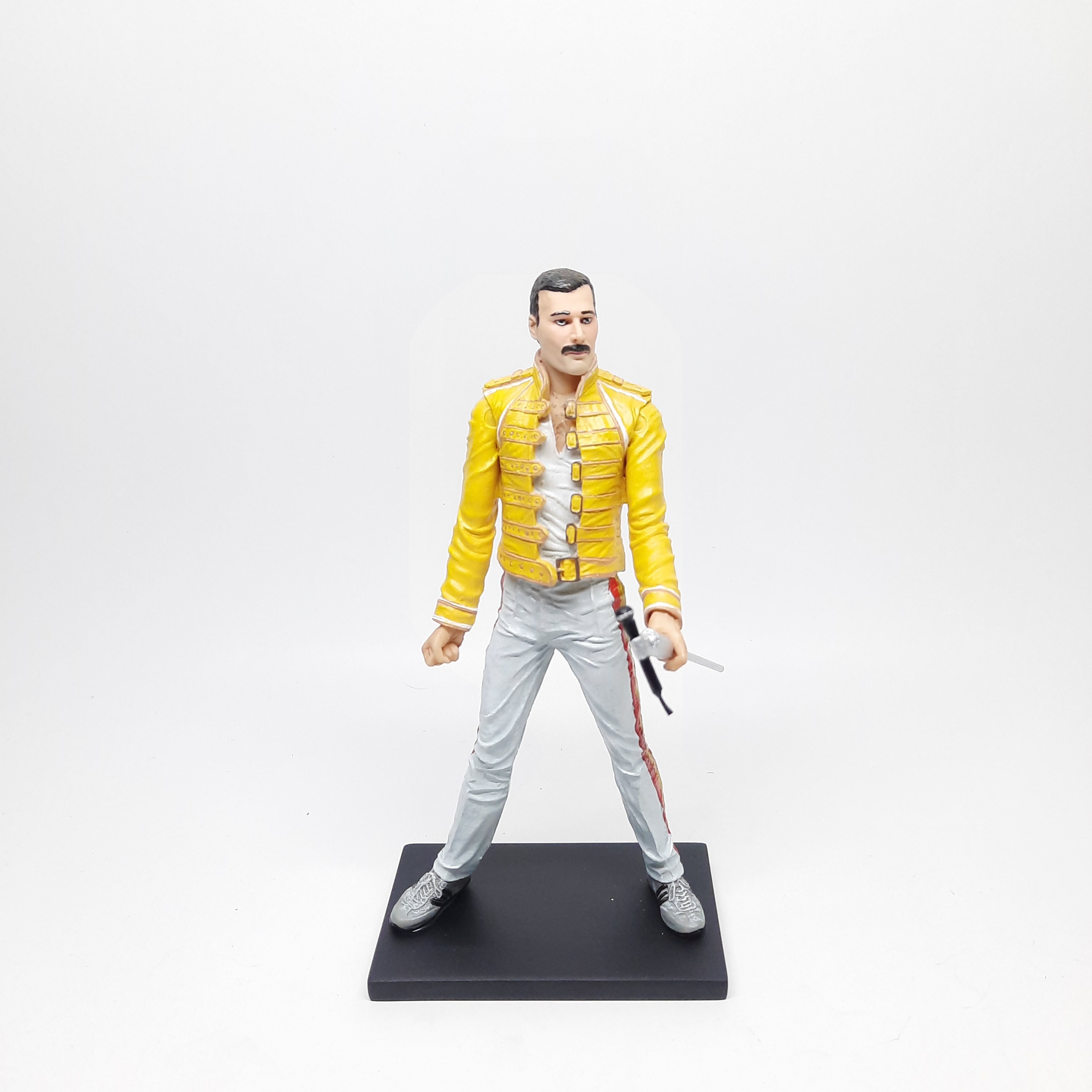Freddie Mercury Action Figure: 1986 Magic Tour, 1/12 Scale Resin Statue