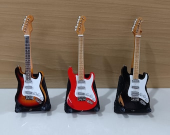 Guitarra de madera en miniatura: Figura de acción a escala 1/12