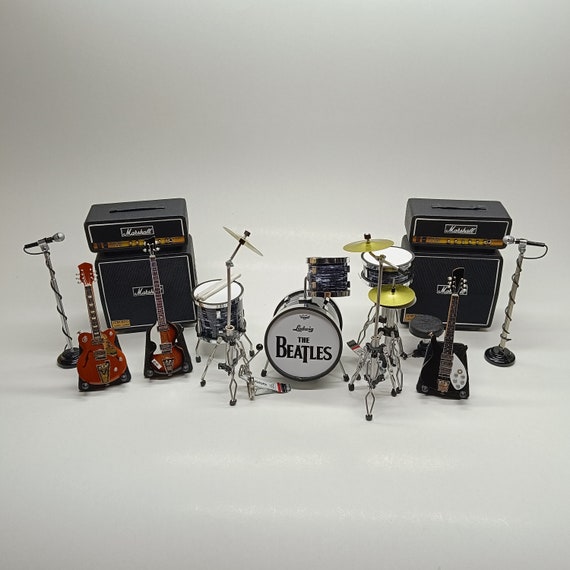 美品ビートルズ フィギュア THE BEATLES ミニチュア ギター ドラム セット