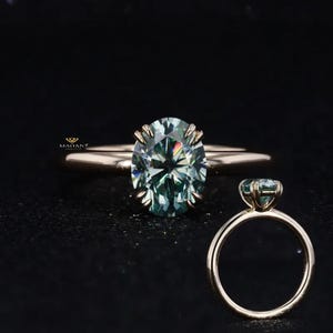 Förlovningsring med grön oval slipning, vigselring med 1,50 karat labbodlad diamant, vigselring med dubbel stift, löftesring i 14 karat massivt guld för henne.