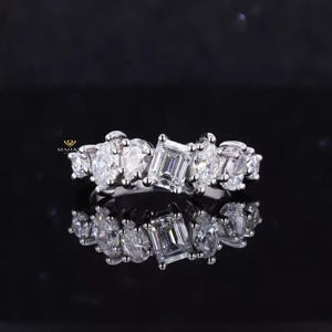 Multi-Stein-Diamant-Band, im Labor gewachsener Diamant-Hochzeitsring, Mix-Form-Diamant-Band, Multi-Form-Cluster-Band, Multi-Stein-Halb-Eternity-Band.