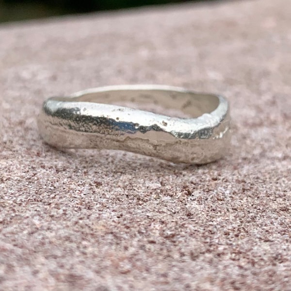 Bague vague en fonte de sable en argent sterling massif