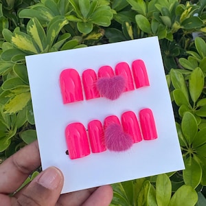 Uñas postizas de gel con forma de corazón rosa / Juego de uñas postizas reutilizables con forma de corazón magnético rosa fuerte y cuadrado corto / Uñas postizas de corazón rosa hechas a mano /
