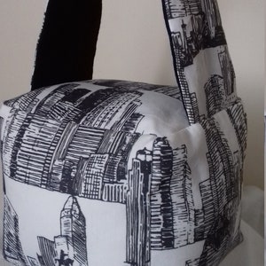 Fait à la main frappant monochrome noir/blanc Architecture Paysage urbain Noir/blanc imprimé 100% Coton tissu cube Doorstop
