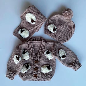 Cozy Mink Cardigan Set – Hand‑Knitted Unisex Baby Cardigan with Hat & Scarf – Button‑Detail Toddler Winter Sweater Outfit – Perfect Gift