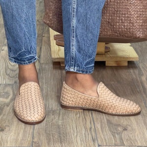 Handmade men’s braided leather shoes featuring a woven design and classic driving moccasin style. These leather loafers offer a comfortable, flexible fit ideal for weddings, groom fashion, and stylish everyday wear. Crafted with detailed braided texture for a refined, elegant look that complements both formal and casual outfits.