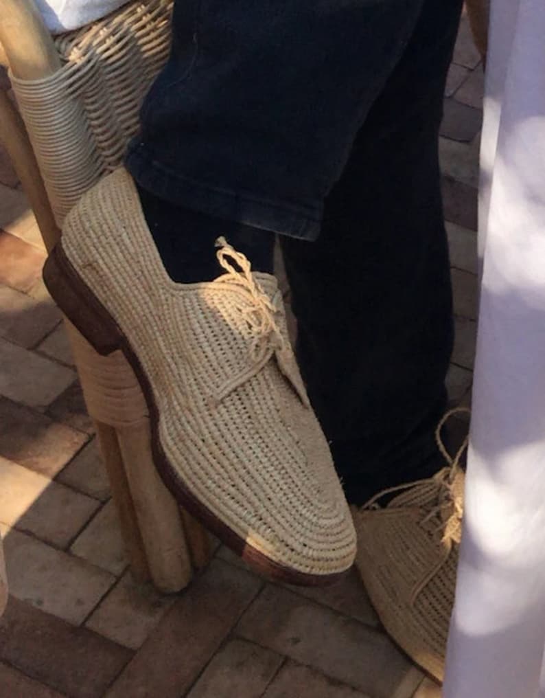 Handmade men’s raffia wedding shoes featuring natural woven fibers and a lightweight loafer design. Perfect for grooms seeking unique, stylish footwear for beach, boho, or summer ceremonies. Comfortable, breathable, and crafted with detailed handwoven texture for an elegant, natural look.