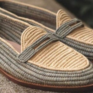 Handmade men’s raffia wedding shoes featuring natural woven fibers and a lightweight loafer design. Perfect for grooms seeking unique, stylish footwear for beach, boho, or summer ceremonies. Comfortable, breathable, and crafted with detailed handwoven texture for an elegant, natural look.