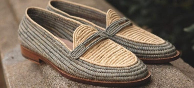 Handmade men’s raffia wedding shoes featuring natural woven fibers and a lightweight loafer design. Perfect for grooms seeking unique, stylish footwear for beach, boho, or summer ceremonies. Comfortable, breathable, and crafted with detailed handwoven texture for an elegant, natural look.
