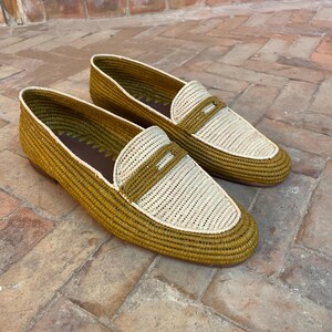 Handmade men’s raffia wedding shoes featuring natural woven fibers and a lightweight loafer design. Perfect for grooms seeking unique, stylish footwear for beach, boho, or summer ceremonies. Comfortable, breathable, and crafted with detailed handwoven texture for an elegant, natural look.