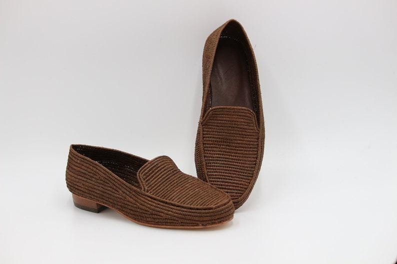 Handmade men’s raffia wedding shoes featuring natural woven fibers and a lightweight loafer design. Perfect for grooms seeking unique, stylish footwear for beach, boho, or summer ceremonies. Comfortable, breathable, and crafted with detailed handwoven texture for an elegant, natural look.