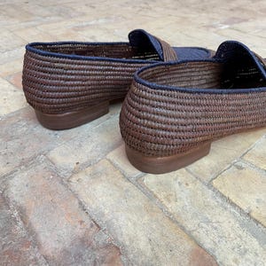 Handmade men’s raffia wedding shoes featuring natural woven fibers and a lightweight loafer design. Perfect for grooms seeking unique, stylish footwear for beach, boho, or summer ceremonies. Comfortable, breathable, and crafted with detailed handwoven texture for an elegant, natural look.
