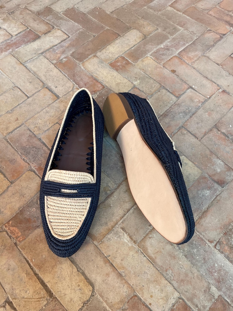 Handmade men’s raffia wedding shoes featuring natural woven fibers and a lightweight loafer design. Perfect for grooms seeking unique, stylish footwear for beach, boho, or summer ceremonies. Comfortable, breathable, and crafted with detailed handwoven texture for an elegant, natural look.