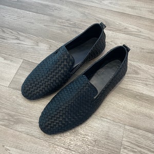 Handmade men’s braided leather shoes featuring a woven design and classic driving moccasin style. These leather loafers offer a comfortable, flexible fit ideal for weddings, groom fashion, and stylish everyday wear. Crafted with detailed braided texture for a refined, elegant look that complements both formal and casual outfits.