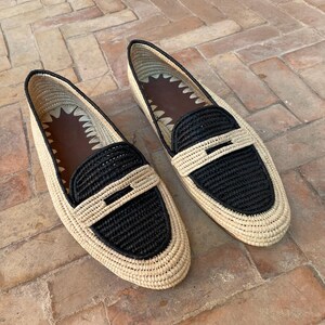 Handmade men’s raffia wedding shoes featuring natural woven fibers and a lightweight loafer design. Perfect for grooms seeking unique, stylish footwear for beach, boho, or summer ceremonies. Comfortable, breathable, and crafted with detailed handwoven texture for an elegant, natural look.