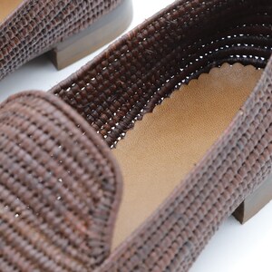 Handmade men’s raffia wedding shoes featuring natural woven fibers and a lightweight loafer design. Perfect for grooms seeking unique, stylish footwear for beach, boho, or summer ceremonies. Comfortable, breathable, and crafted with detailed handwoven texture for an elegant, natural look.