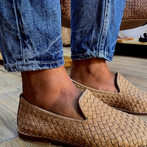 Handmade men’s braided leather shoes featuring a woven design and classic driving moccasin style. These leather loafers offer a comfortable, flexible fit ideal for weddings, groom fashion, and stylish everyday wear. Crafted with detailed braided texture for a refined, elegant look that complements both formal and casual outfits.