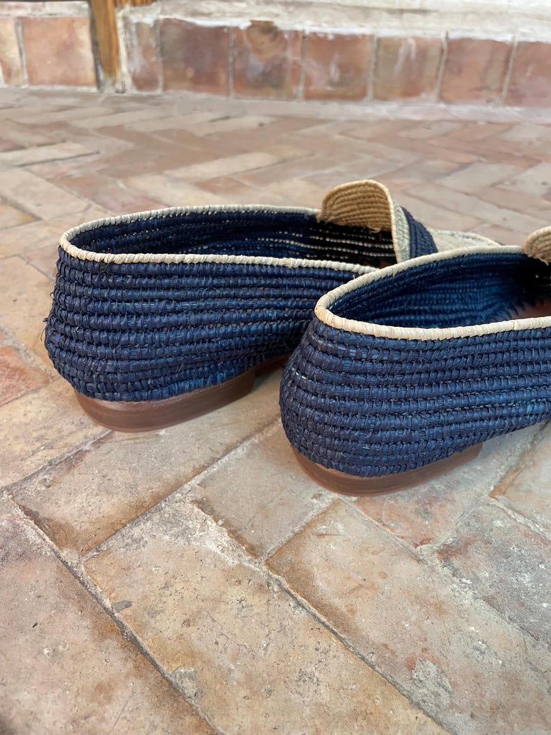 Handmade men’s raffia wedding shoes featuring natural woven fibers and a lightweight loafer design. Perfect for grooms seeking unique, stylish footwear for beach, boho, or summer ceremonies. Comfortable, breathable, and crafted with detailed handwoven texture for an elegant, natural look.