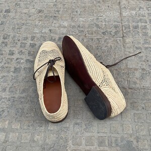 Handmade men’s raffia wedding shoes featuring natural woven fibers and a lightweight loafer design. Perfect for grooms seeking unique, stylish footwear for beach, boho, or summer ceremonies. Comfortable, breathable, and crafted with detailed handwoven texture for an elegant, natural look.
