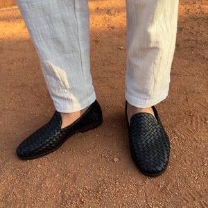 Handmade men’s braided leather shoes featuring a woven design and classic driving moccasin style. These leather loafers offer a comfortable, flexible fit ideal for weddings, groom fashion, and stylish everyday wear. Crafted with detailed braided texture for a refined, elegant look that complements both formal and casual outfits.