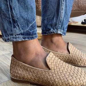Handmade men’s braided leather shoes featuring a woven design and classic driving moccasin style. These leather loafers offer a comfortable, flexible fit ideal for weddings, groom fashion, and stylish everyday wear. Crafted with detailed braided texture for a refined, elegant look that complements both formal and casual outfits.