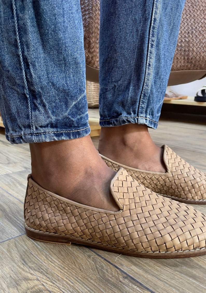 Handmade men’s braided leather shoes featuring a woven design and classic driving moccasin style. These leather loafers offer a comfortable, flexible fit ideal for weddings, groom fashion, and stylish everyday wear. Crafted with detailed braided texture for a refined, elegant look that complements both formal and casual outfits.