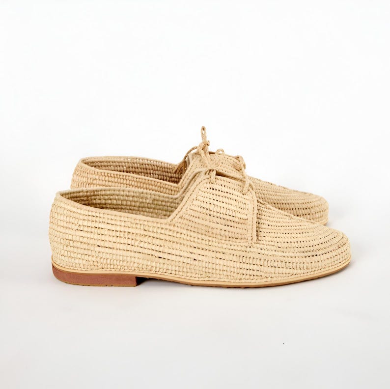 Men’s woven raffia moccasins handcrafted from natural fibers, designed as lightweight summer loafers and stylish raffia shoes for beach weddings or casual wear. Handmade raffia oxfords and breathable raffia mules offering comfort, durability, and a relaxed yet elegant look for warm-weather outfits.
