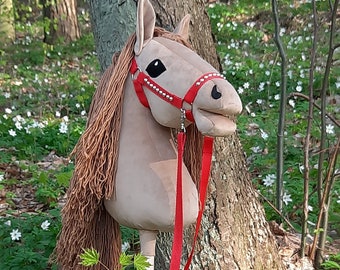 Abito da Hobby Horse Isabella con briglia rossa.Cavallo leggero con criniera lunga<cavallo da hobby con criniera lunga>.Ottimo regalo per bambini e adolescenti