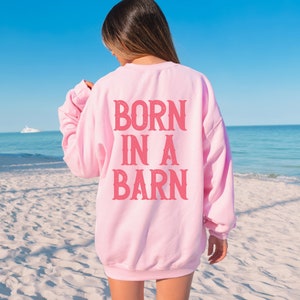 Geboren in een schuur Sweatshirt, Horse Lover Sweatshirt, Homesteading Sweatshirt, Barn Sweatshirt, Horse Lover Gift, Goat Lover Gift, Rodeo Gift
