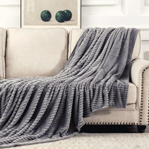 Throw Blanket for Sofa, Couch, Bed Soft, Chunky, Fluffy, Warm, Ribbed, Stripes Coral Fleece Large Thick, King Gray Grey 200x230cm image 4