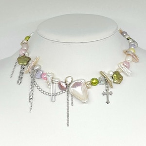 Gargantilla de perlas goth con capricho terroso y cruz de hada del bosque grunge Y2K