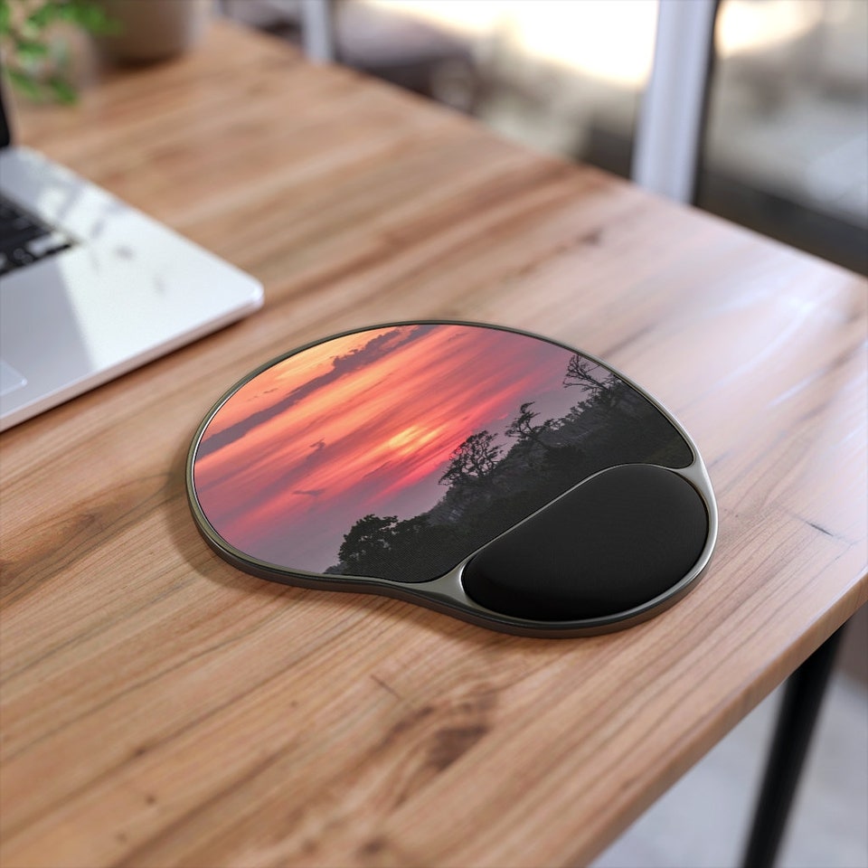 Discover Mouse Pad With Wrist Rest