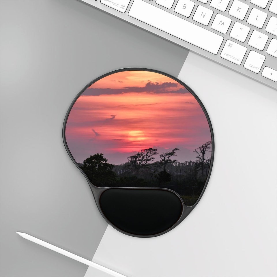 Discover Mouse Pad With Wrist Rest