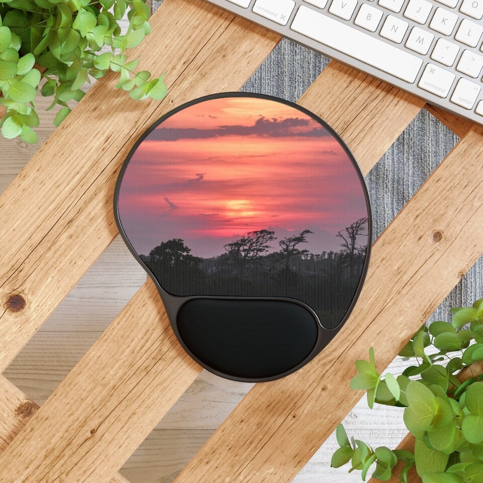 Discover Mouse Pad With Wrist Rest